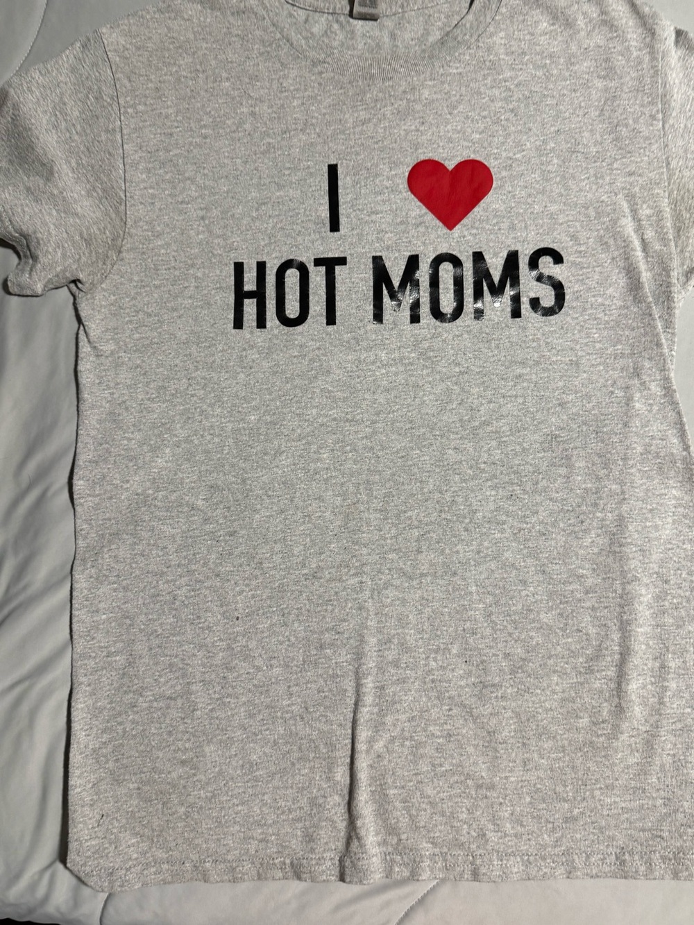 Kids Gray 'I ♥ Hot Moms' Graphic Tee